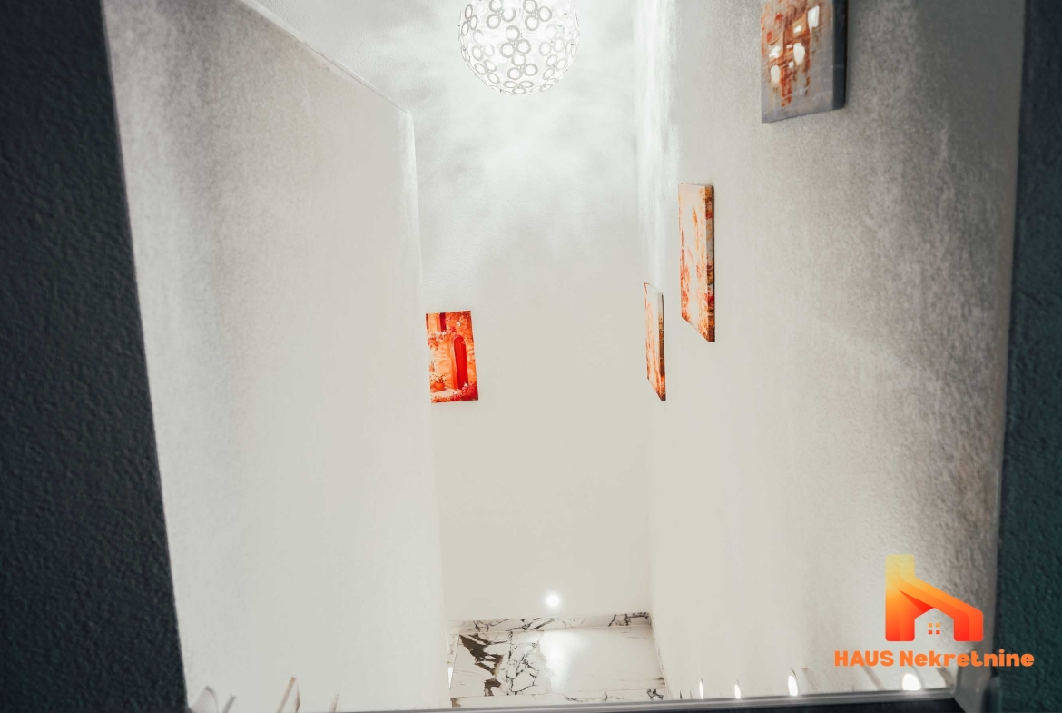 Porodična kuća sa uređenom okućnicom – 217 m2 – Laktaši