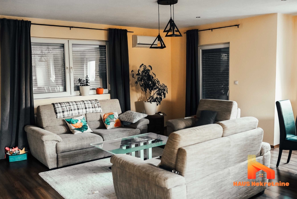 Porodična kuća sa uređenom okućnicom – 217 m2 – Laktaši