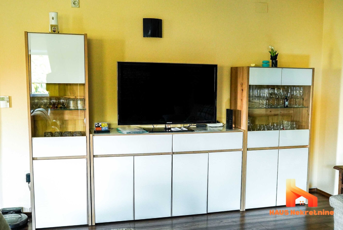Porodična kuća sa uređenom okućnicom – 217 m2 – Laktaši