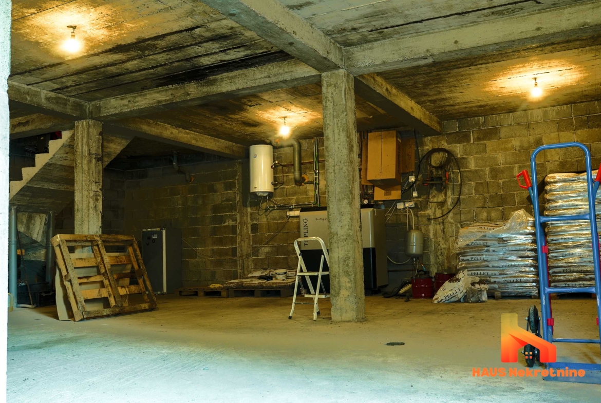 Porodična kuća sa uređenom okućnicom – 217 m2 – Laktaši