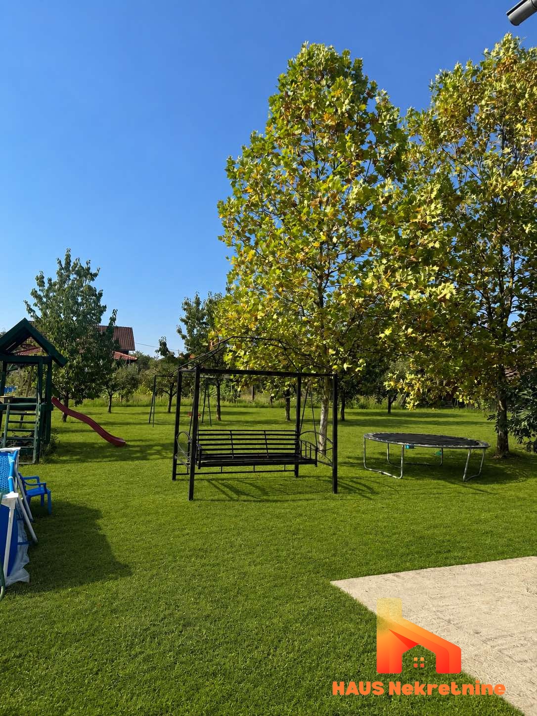 Porodična kuća sa dvorištem 1.250 m2 – 248 m2 – Maglajani