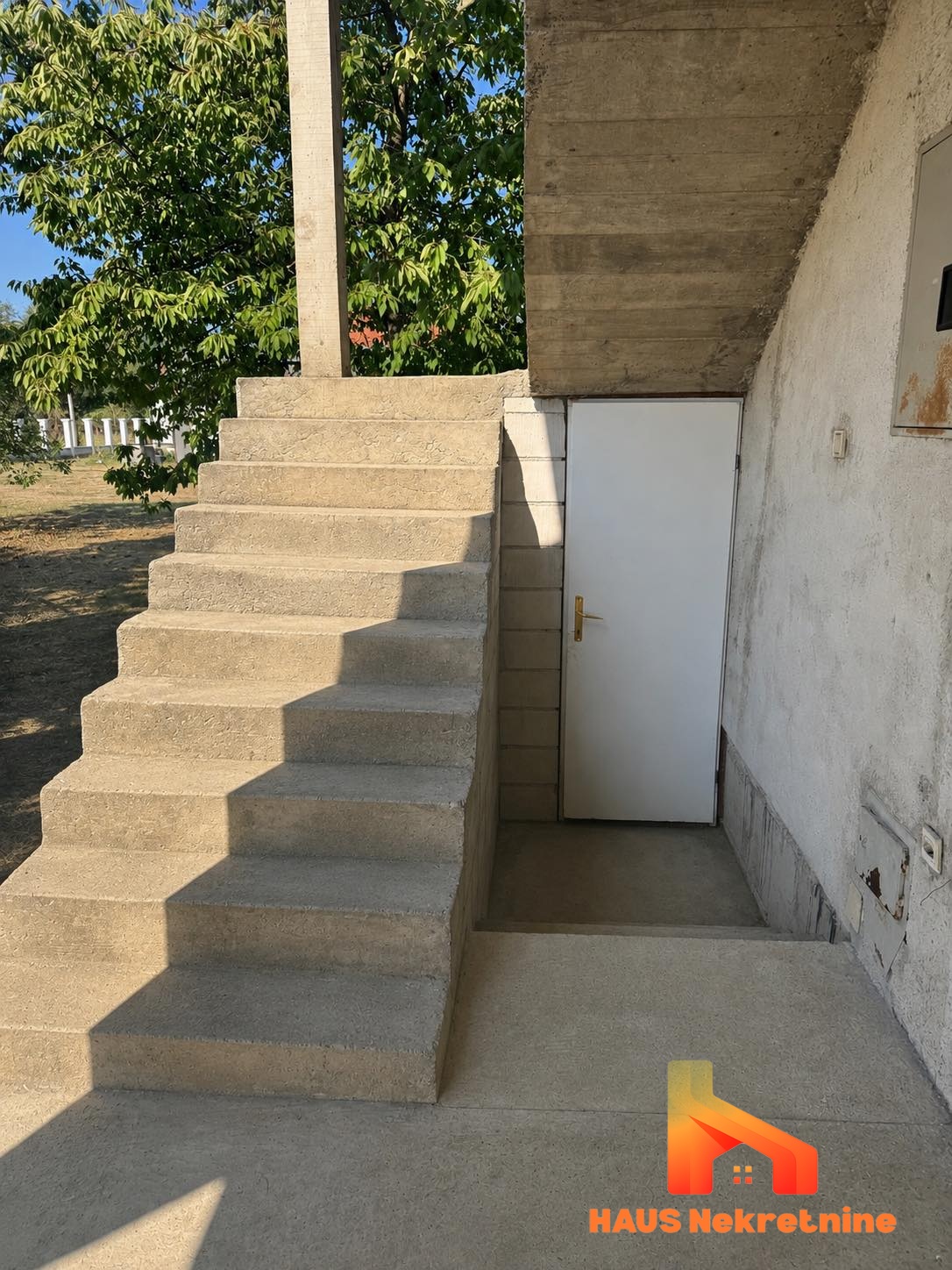 Porodična kuća sa dvorištem 1.250 m2 – 248 m2 – Maglajani