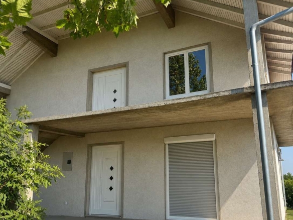 Porodična kuća sa dvorištem 1.250 m2 – 248 m2 – Maglajani